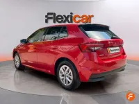 Usado Skoda Fabia Selection 95 CV (69 kW) 2025 Rojo Utilitario