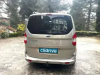 Usado Ford Tourneo Courier Titanium 97 CV (71 kW) 2015 Beige Monovolumen