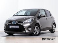 Usado Toyota Yaris Active 100 CV (73 kW) 2017 Plateado Berlina