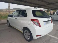 Usado Toyota Yaris Live 90 CV (66 kW) 2012 Blanco Utilitario