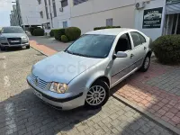 Usado VW Bora Trendline 110 CV (80 kW) 2003 Gris / plata Berlina