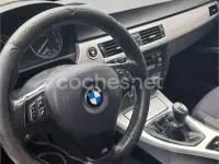 Usado BMW 318 143 CV (105 kW) 2009 Negro Familiar
