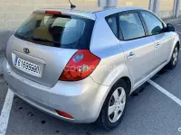 Usado Kia Ceed 90 CV (66 kW) 2008 Gris / plata Utilitario