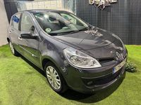 Usado Renault Clio II Dynamique 105 CV (77 kW) 2008 Gris / plata Berlina