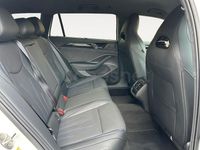 Usado VW Passat R-line 193 CV (141 kW) 2025 Blanco Familiar