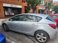 Usado Opel Astra Enjoy 110 CV (80 kW) 2012 Gris / plata Berlina