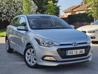 Usado Hyundai i20 Style 90 CV (66 kW) 2016 Gris / plata Berlina
