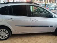 Usado Renault Clio 89 CV (65 kW) 2011 Plateado Familiar