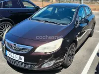 Usado Opel Astra Expression 115 CV (84 kW) 2013 Marrón Berlina