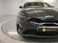 Usado Kia Ceed Style 100 CV (73 kW) 2025 Negro Utilitario