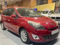 Usado Renault Grand Scénic Dynamique 105 CV (77 kW) 2010 Rojo Monovolumen