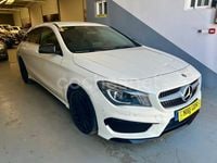 Usado Mercedes CLA220 Shooting Brake AMG line 177 CV (130 kW) 2016 Blanco Familiar