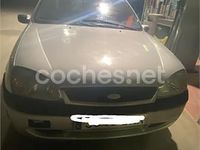 Usado Ford Fiesta Trend 60 CV (44 kW) 2002 Gris / plata Utilitario