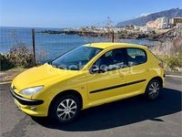 Usado Peugeot 206 70 CV (51 kW) 2003 Amarillo Berlina