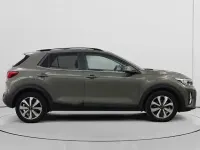Usado Kia Stonic 120 CV (88 kW) 2022 Verde SUV