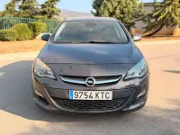 Usado Opel Astra Selective 140 CV (102 kW) 2012 Gris / plata Berlina