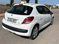 Usado Peugeot 207 92 CV (67 kW) 2011 Blanco Berlina