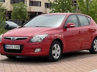 Usado Hyundai i30 Comfort 90 CV (66 kW) 2010 Rojo Berlina
