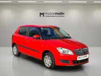 Usado Skoda Fabia Active 60 CV (44 kW) 2013 Rojo Berlina