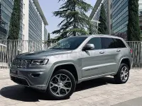 Usado Jeep Grand Cherokee Overland 250 CV (183 kW) 2019 Gris / plata SUV