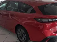 Usado Peugeot 308 Active 131 CV (96 kW) 2023 Rojo Familiar