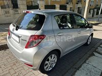 Usado Toyota Yaris Active 69 CV (50 kW) 2012 Gris / plata Berlina