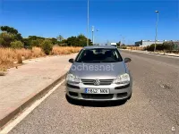 Usado VW Golf V Highline 105 CV (77 kW) 2007 Gris / plata Berlina