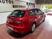 Usado Seat Leon Style 110 CV (80 kW) 2018 Rojo Familiar