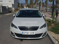 Usado Peugeot 308 Allure 115 CV (84 kW) 2014 Blanco Berlina
