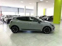 Usado Renault Clio V Techno 90 CV (66 kW) 2026 Gris / plata Berlina
