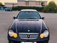 Usado Mercedes C200 163 CV (119 kW) 2001 Azul Berlina