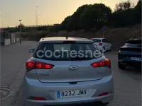 Usado Hyundai i20 84 CV (61 kW) 2016 Gris / plata Berlina