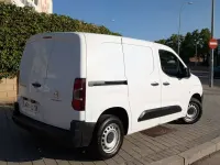 Usado Peugeot Partner Premium 102 CV (75 kW) 2021 Blanco Monovolumen