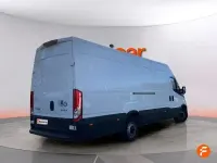 Begagnad Iveco Daily 156 HK (114 kW) 2023 Vit Sedan
