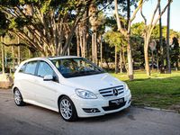 Usado Mercedes B180 109 CV (80 kW) 2011 Blanco Monovolumen