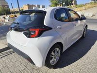 Usado Toyota Yaris Hybrid Active 116 CV (85 kW) 2021 Blanco