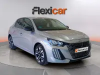 Usado Peugeot 208 Allure 101 CV (74 kW) 2025 Gris Utilitario