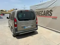 Usado Peugeot Partner Tepee Outdoor 100 CV (73 kW) 2015 Gris / plata Monovolumen