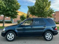 Usado Mercedes ML320 218 CV (160 kW) 2002 Azul SUV