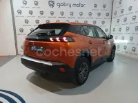 Usado Peugeot 2008 Active 100 CV (73 kW) 2021 Naranja SUV
