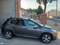 Usado Peugeot 2008 Allure 120 CV (88 kW) 2016 Gris / plata SUV