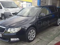 Usado Skoda Superb Comfort 140 CV (102 kW) 2010 Negro Berlina