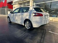 Usado Peugeot 308 Active 131 CV (96 kW) 2021 Blanco Berlina