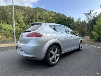 Usado Seat Leon Sport 105 CV (77 kW) 2010 Gris / plata Utilitario