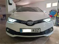 Usado Toyota Auris Hybrid 136 CV (100 kW) 2018 Blanco Berlina