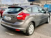 Usado Ford Focus Trend 115 CV (84 kW) 2011 Marrón Berlina