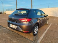 Usado Seat Leon Reference 105 CV (77 kW) 2014 Gris / plata Berlina