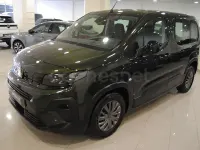 Usado Peugeot Rifter Allure 100 CV (73 kW) 2025 Verde Monovolumen