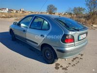 Usado Renault Mégane 110 CV (80 kW) 1999 Gris / plata Berlina