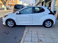 Usado Toyota Yaris Hybrid Business Edition 116 CV (85 kW) 2021 Blanco Berlina
